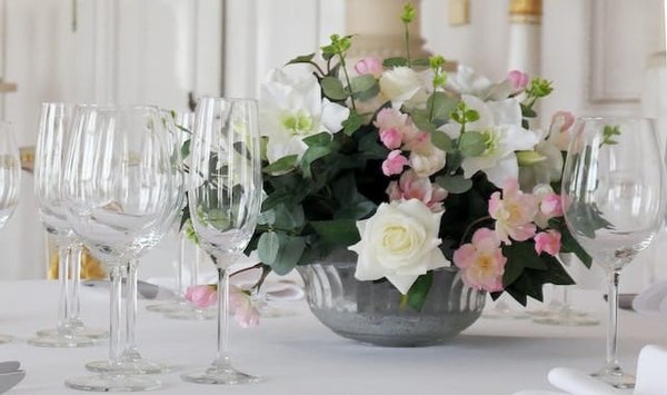 Comment choisir les fleurs pour les centres de table d'un mariage?